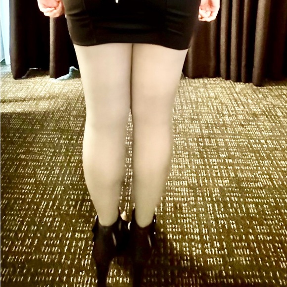 Elegant Grey Tights - Picture 6 of 7